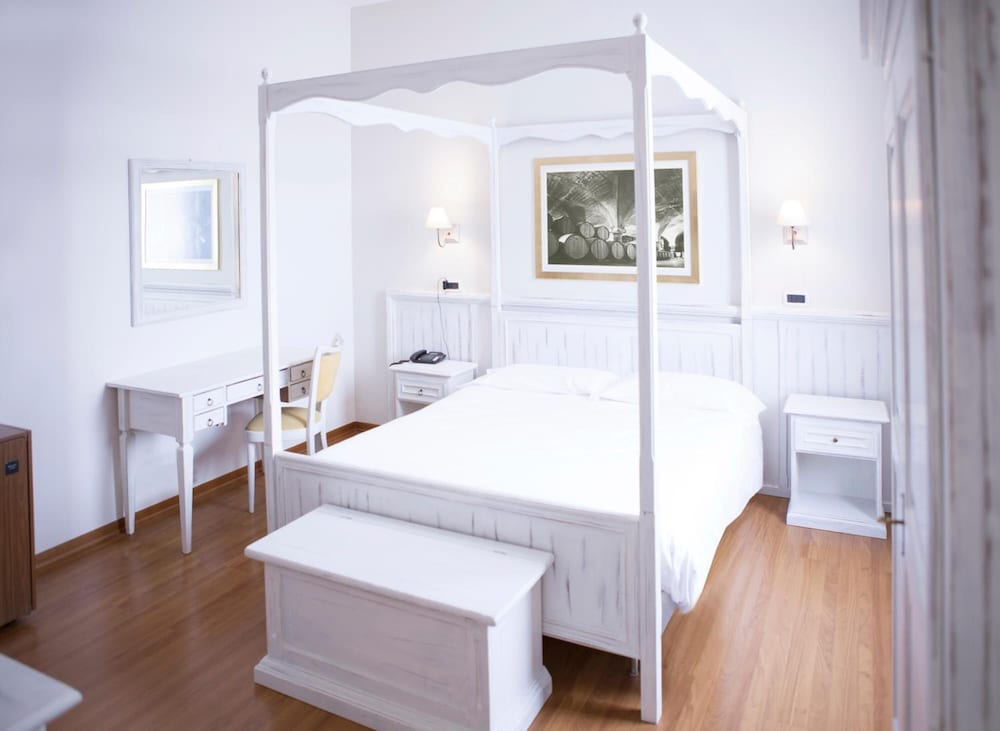 HOTEL SEBINO 4/28