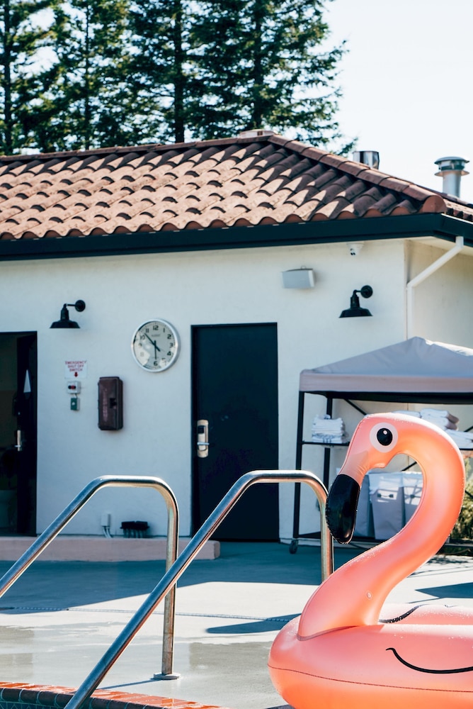The Sandman Santa Rosa Sonoma, an Ascend Collection Hotel 63/68