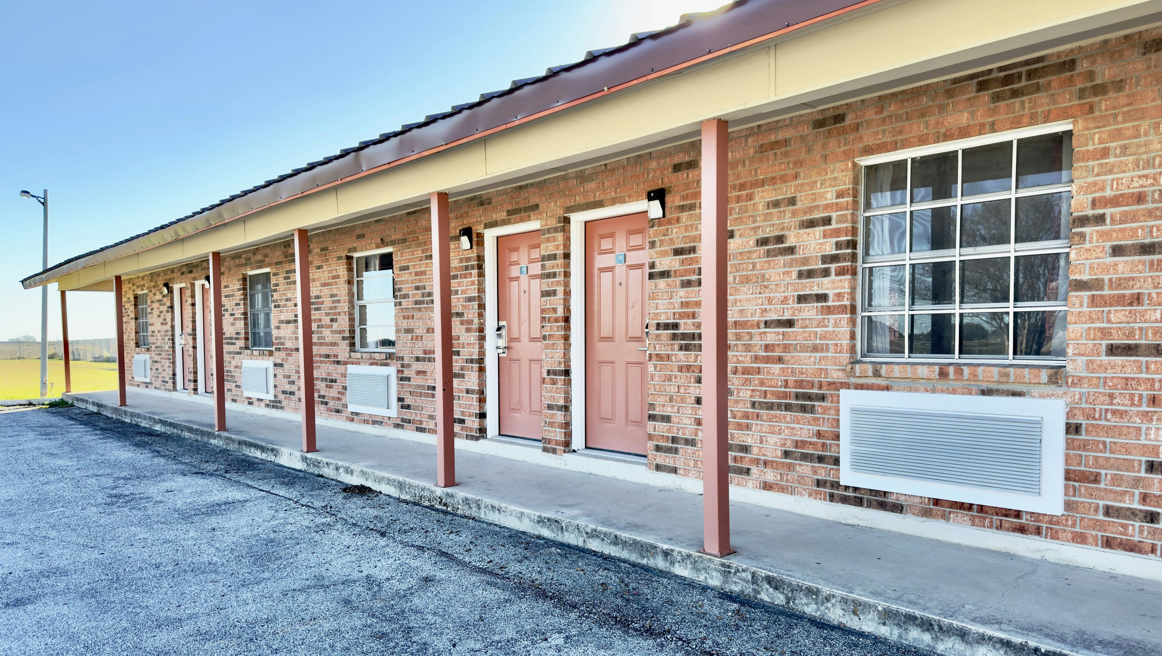 Regency Inn 2/38