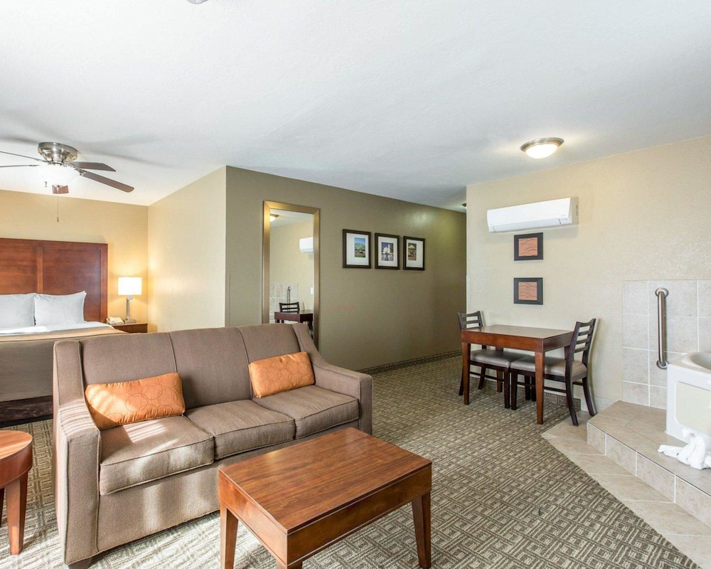 Comfort Inn & Suites Ventura Beach 12/17