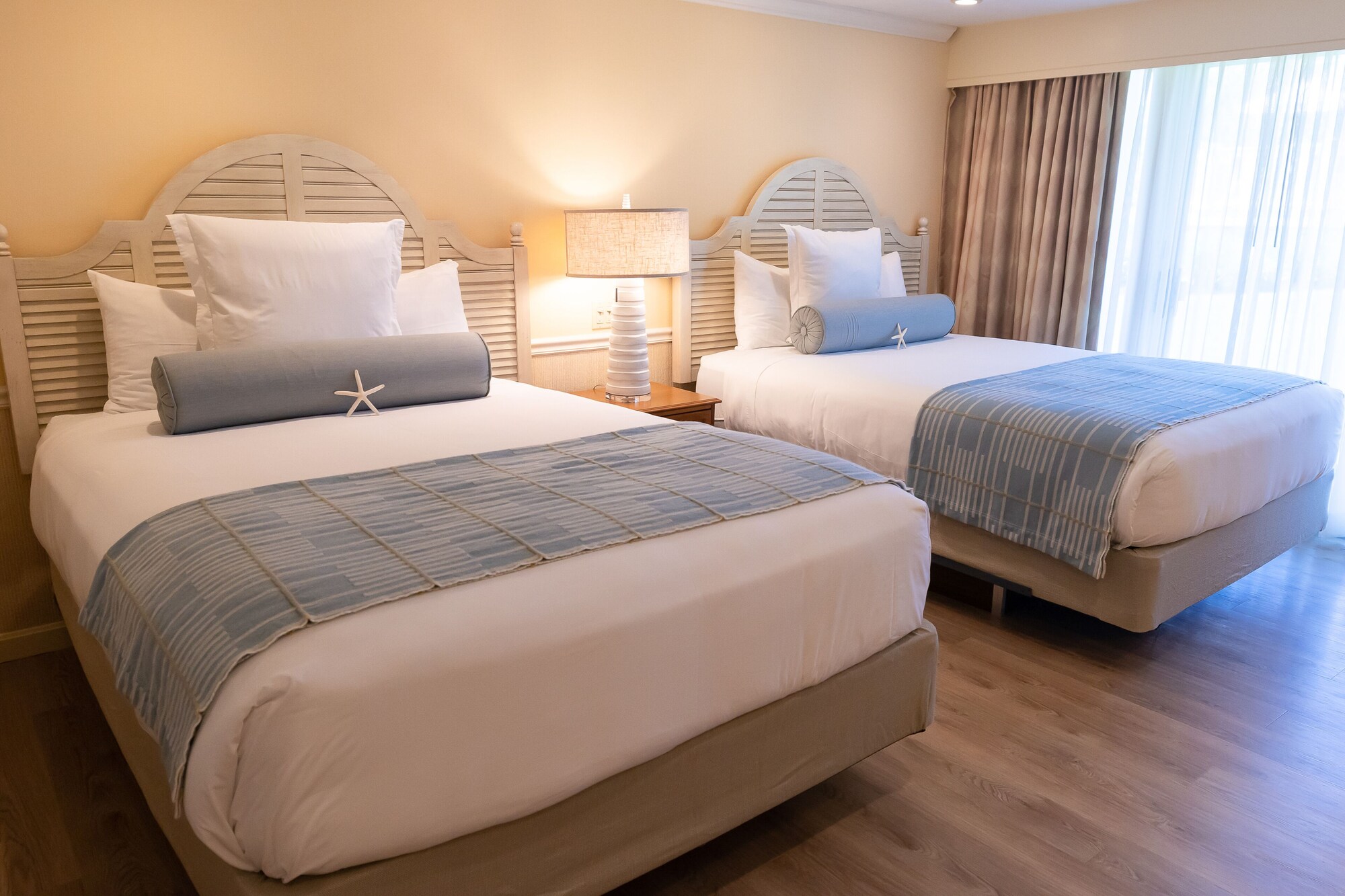 Lower, 2 Queen Beds, Partial Harbour View