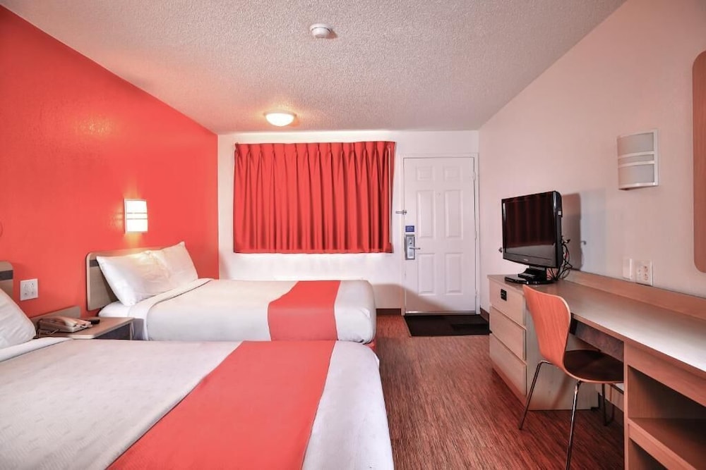 Motel6 Saint Joseph, MO 21/57