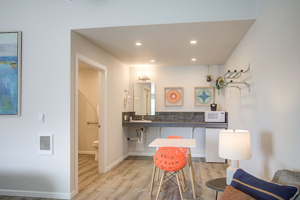 Americas Best Value Inn Ocean Shores 3/25