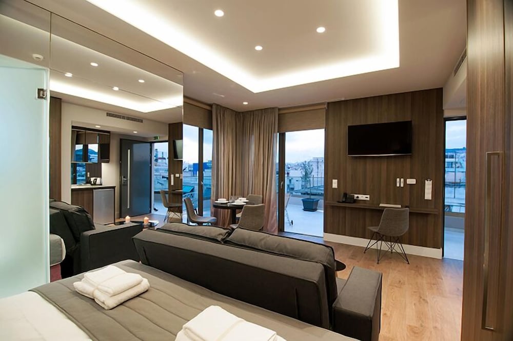 EXECUTIVE, STUDIO, SUITE, QUEEN BED, SOFA