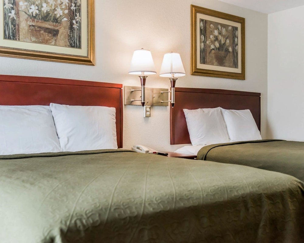 Econo Lodge Monticello 5/19