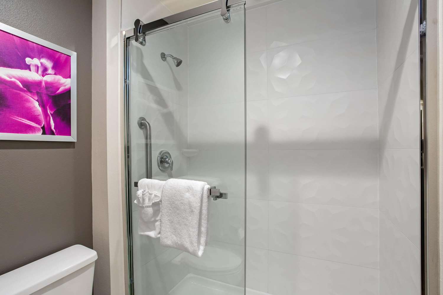 La Quinta Inn & Suites by Wyndham Hartford - Bradley Airport 45/47