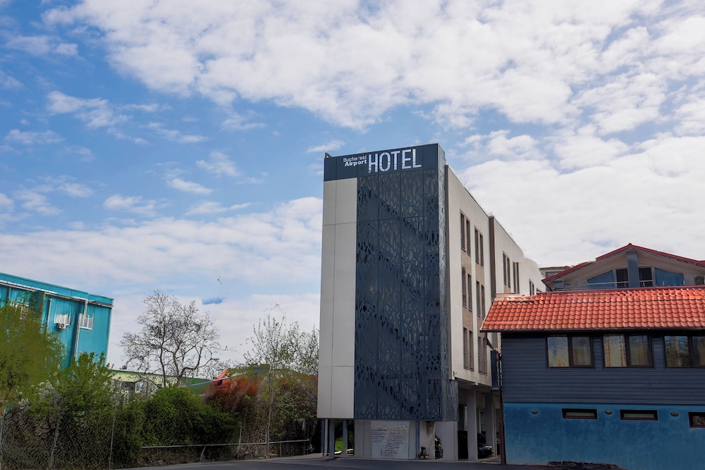 Bucharest Aiport Hotel 1/18