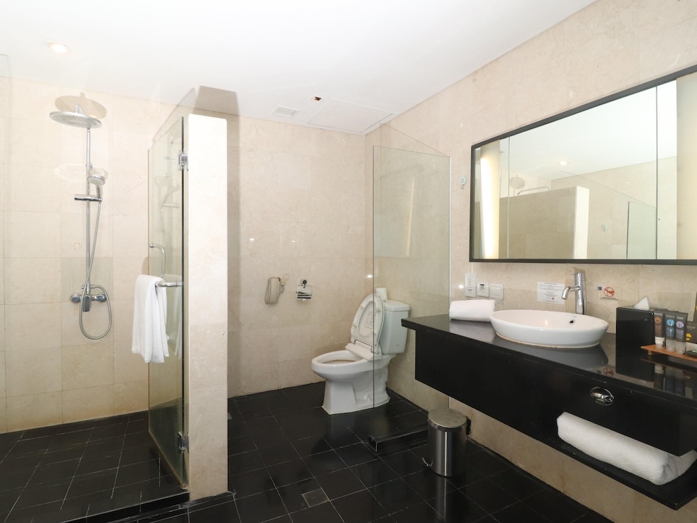 NOVOTEL BALIKPAPAN 73/74