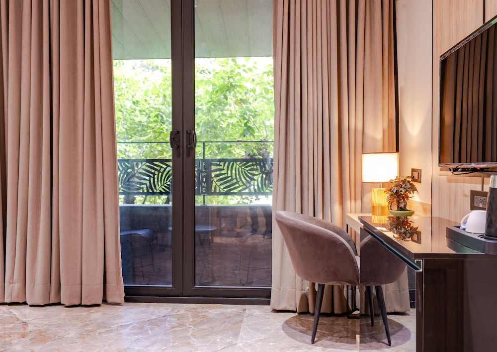 Alpine Hotel and Villas 14/22