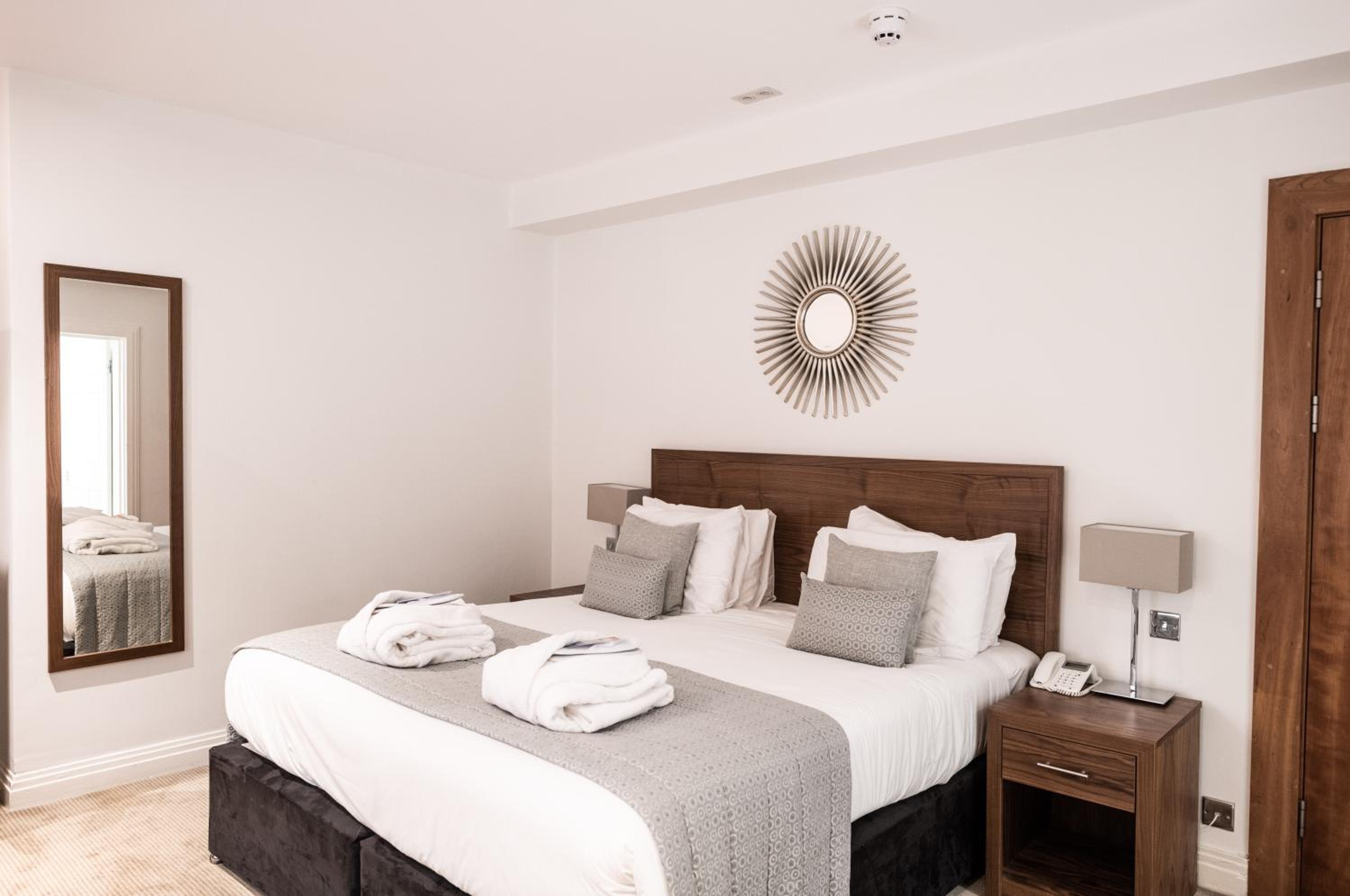 Room, Double or Twin Bed, Inland View