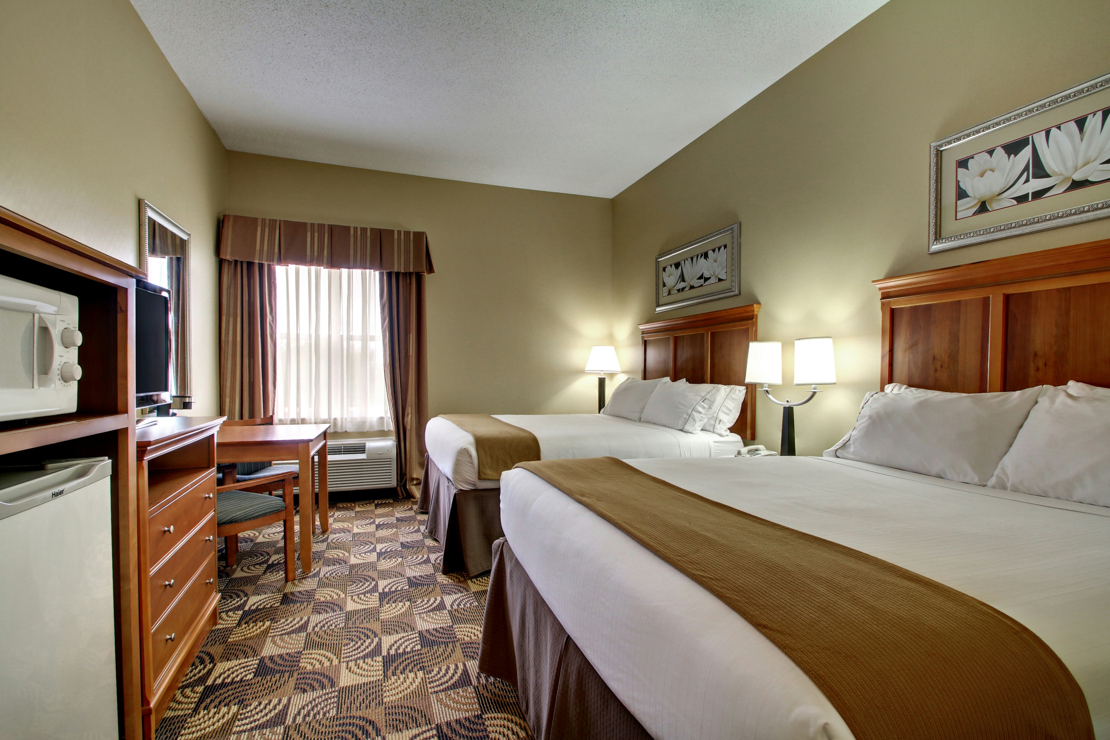 Holiday Inn Express Hurricane Mills Waverly 20/62