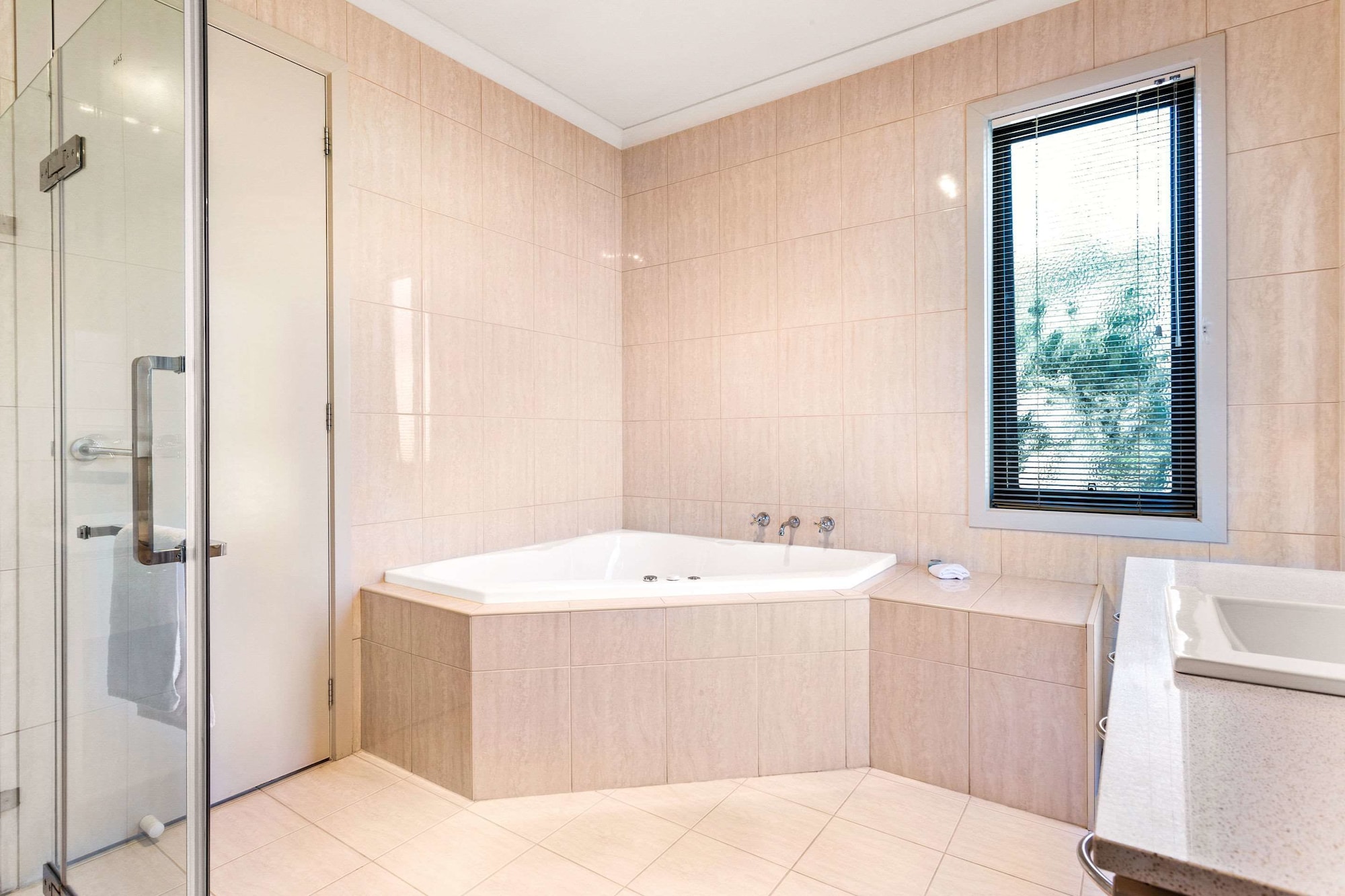 شقة بسرير كينج وسرير كوين بغرفتي نوم، Quality Hotel Point Cook 5/7