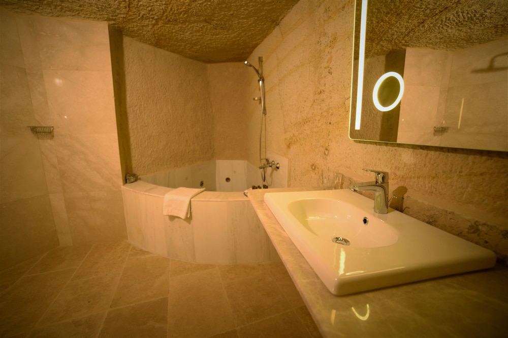 CAVE, DELUXE