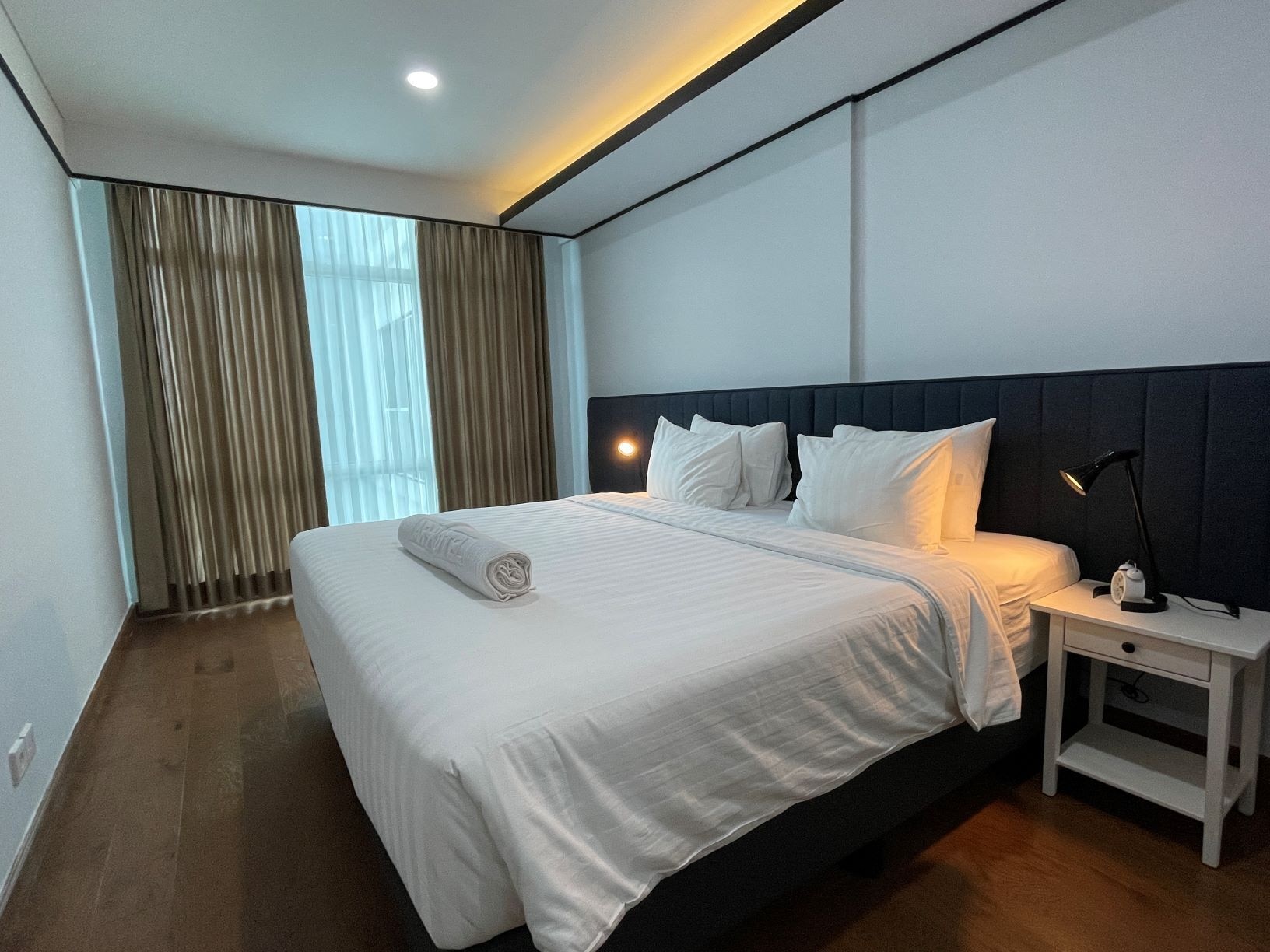 2 Bedrooms, Suite, 1 King and 1 Single Beds