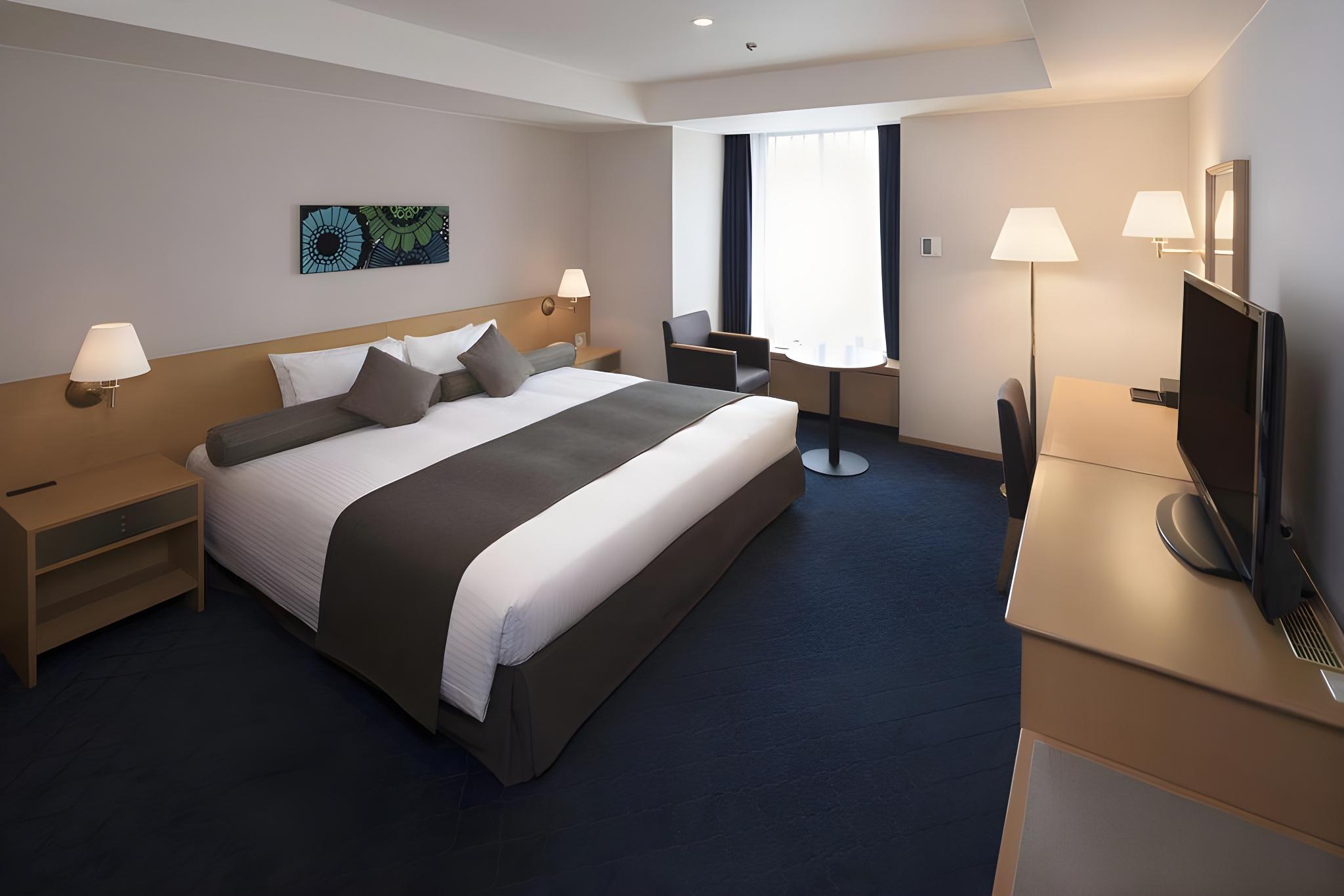 Comfort, King Bed, East Wing, Corner