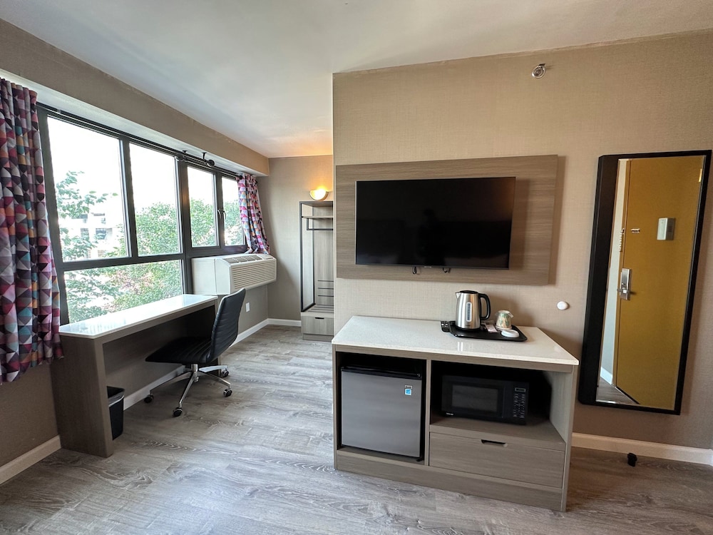 Regal Inn & Suites New York LaGuardia Hotel 14/20
