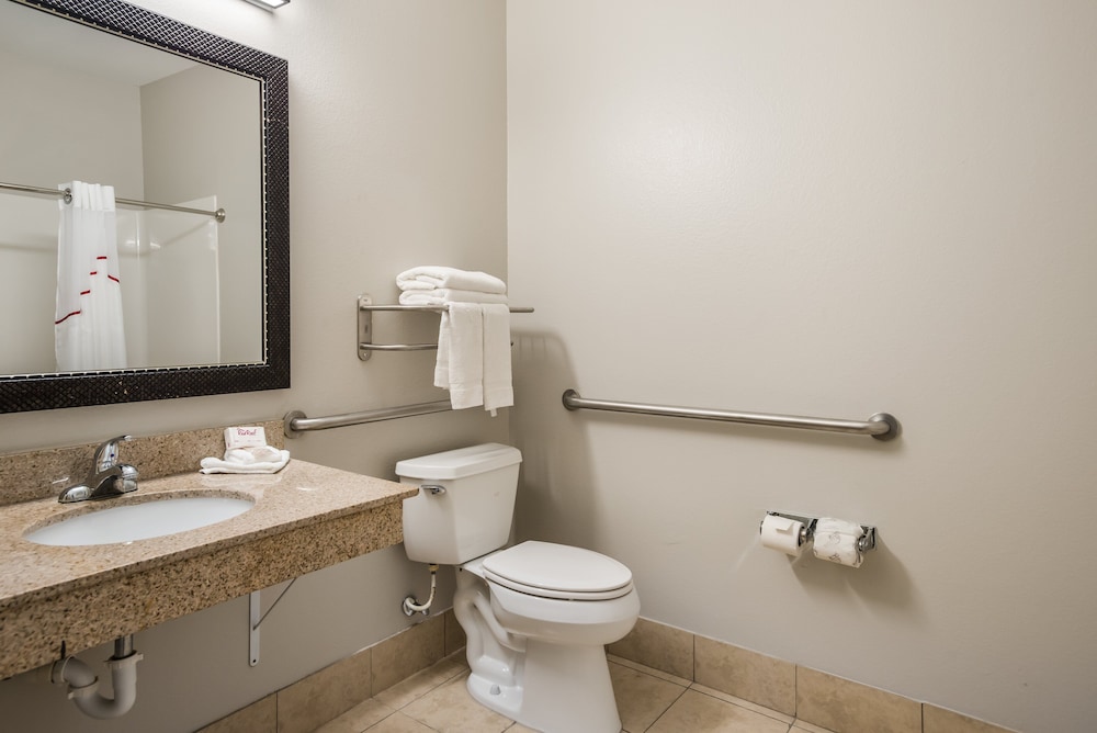 Red Roof Inn & Suites Lake Charles 16/43