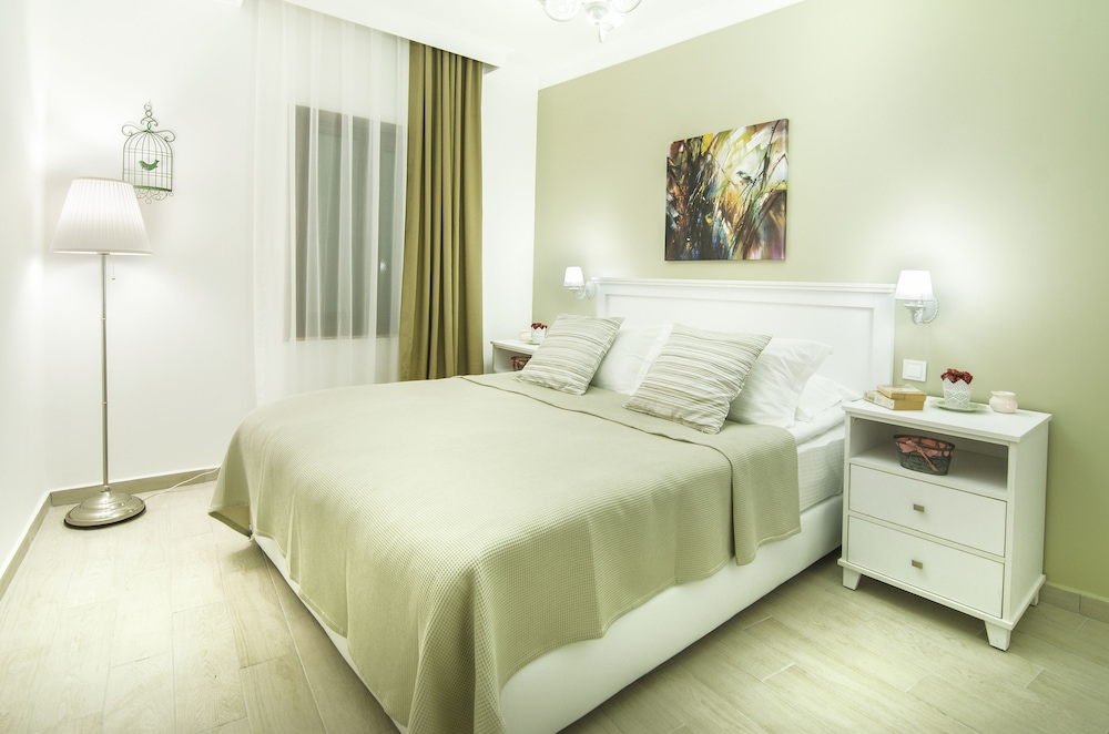 Rodina Suites 20/50