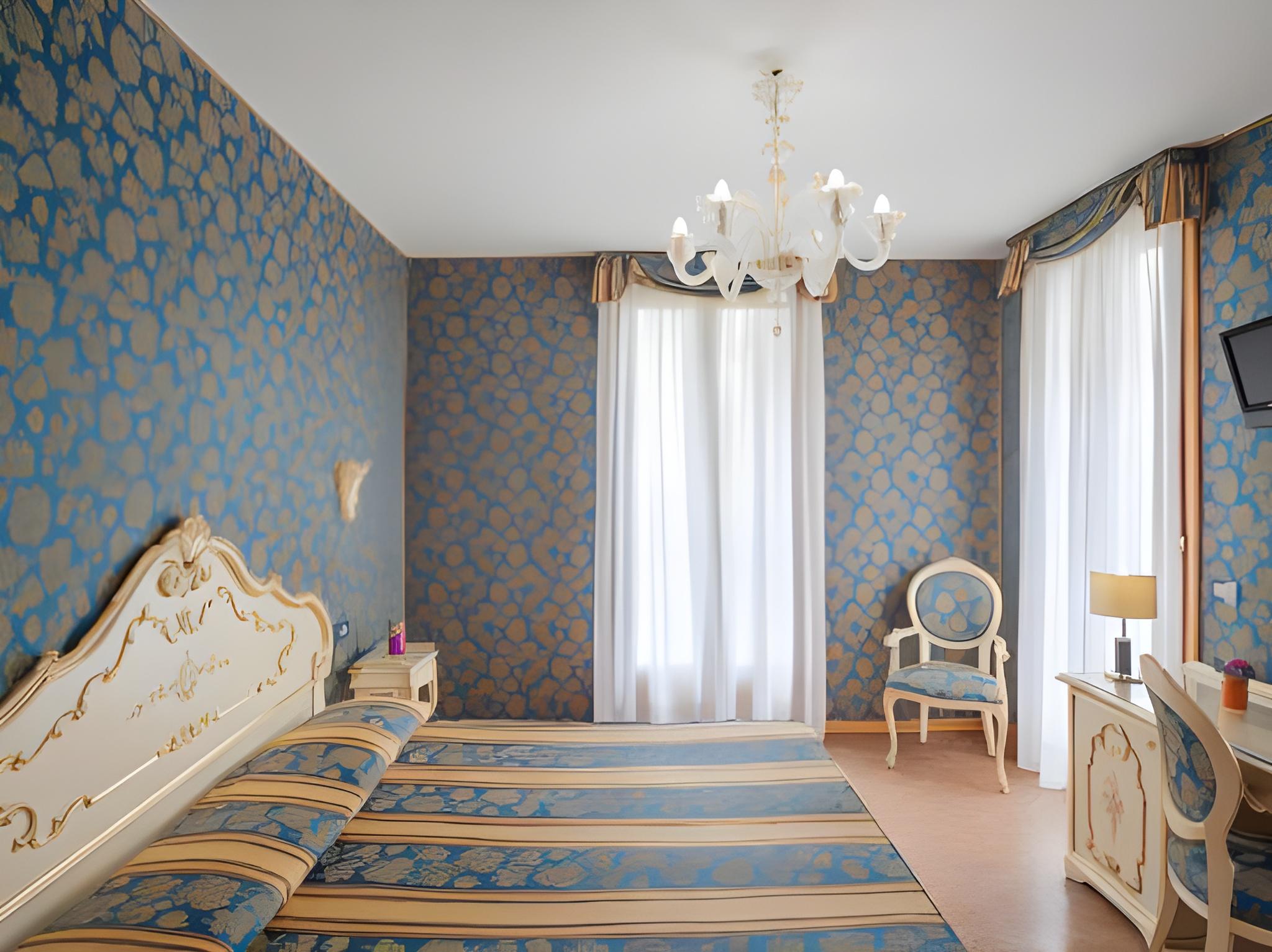 DELUXE, DOUBLE BED