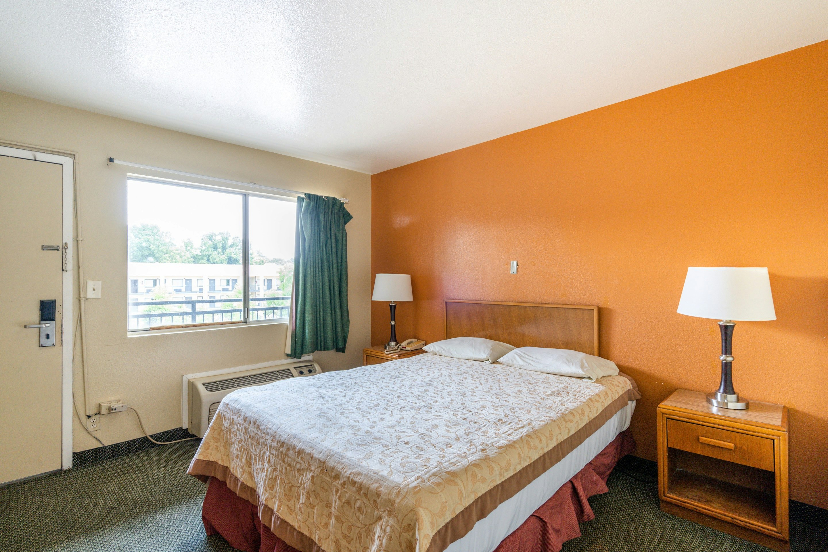 PREMIUM, QUEEN BED