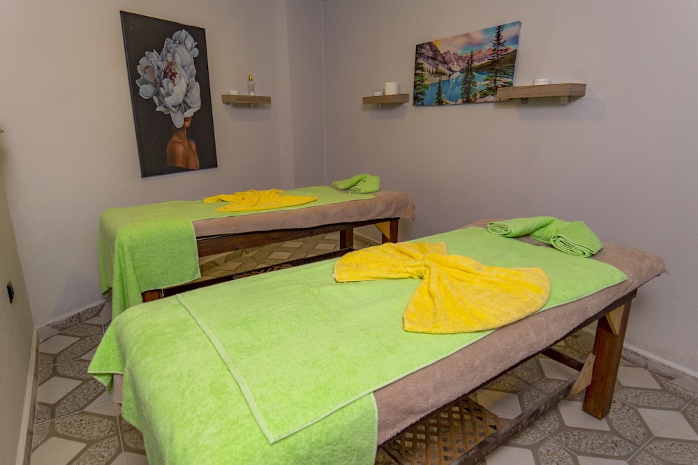 Relax Beach Hotel 28/50