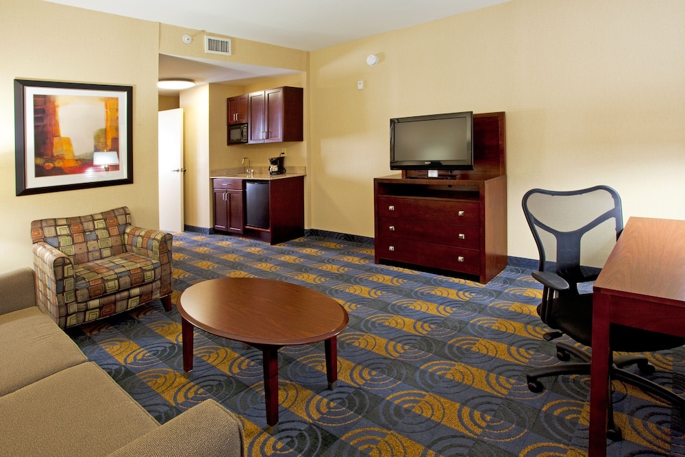 Holiday Inn Hotel Suites Stockbridge Atlanta I 75 24/50