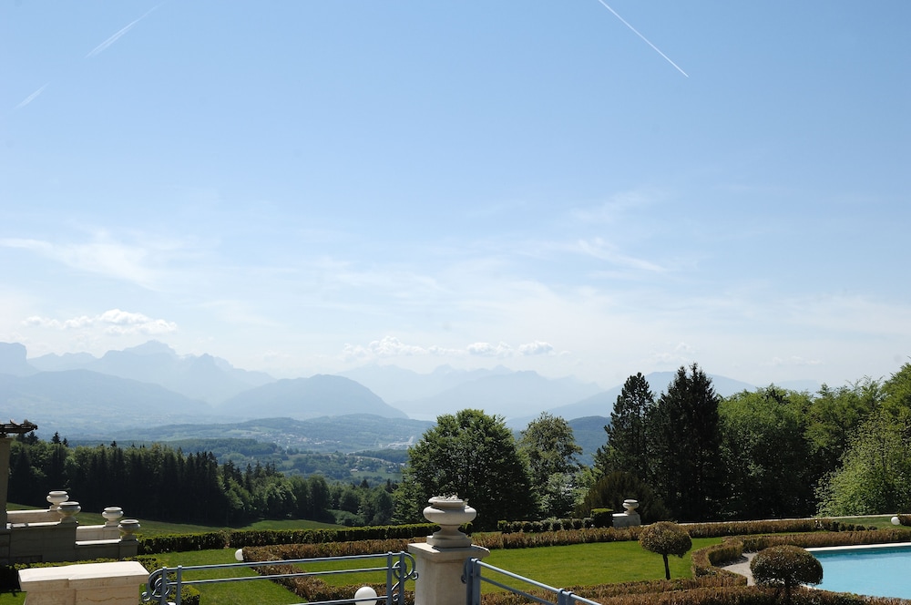 Relais Chateaux Chateau Des Avenieres 24/46