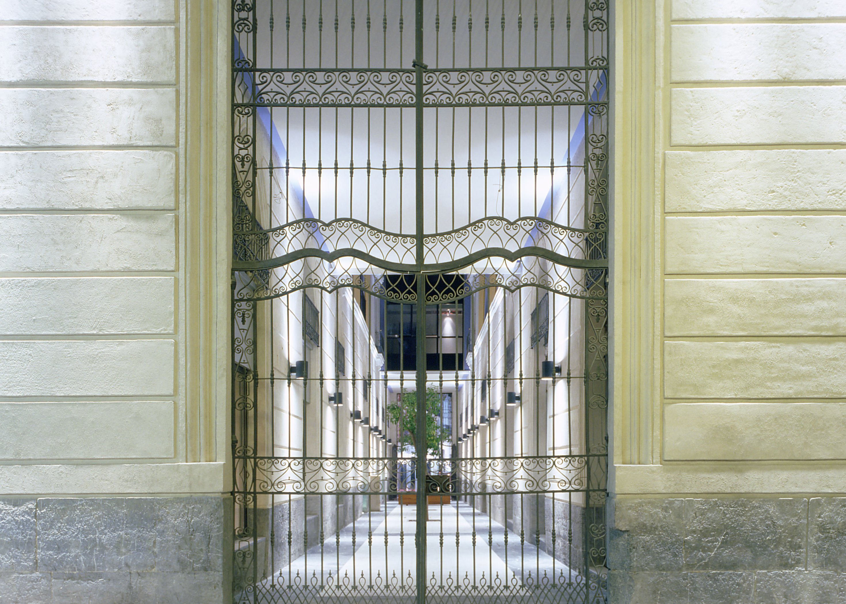 HOSPES AMERIGO 11/25
