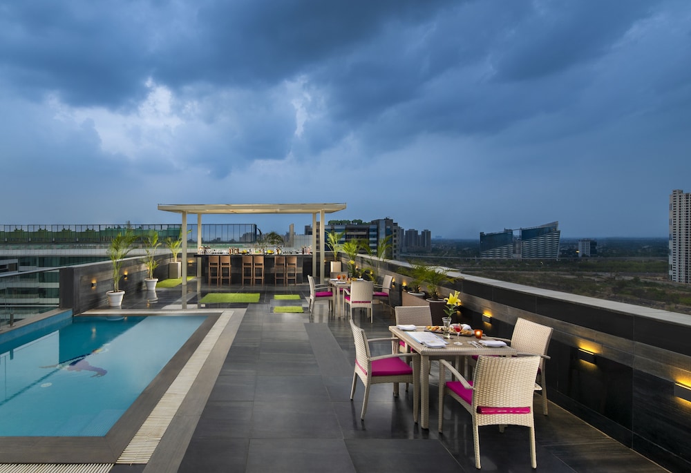 Sandal Suites Op. By Lemon Tree Hotels 45/50