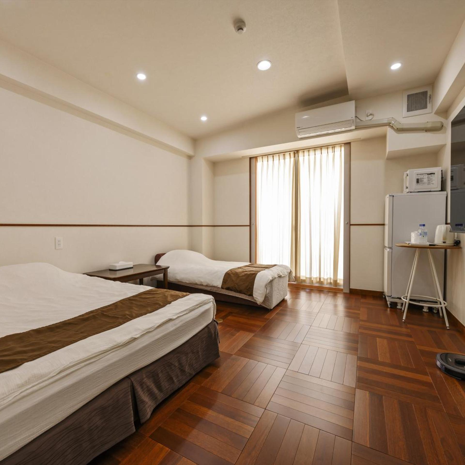 Theater, 2 Double Beds