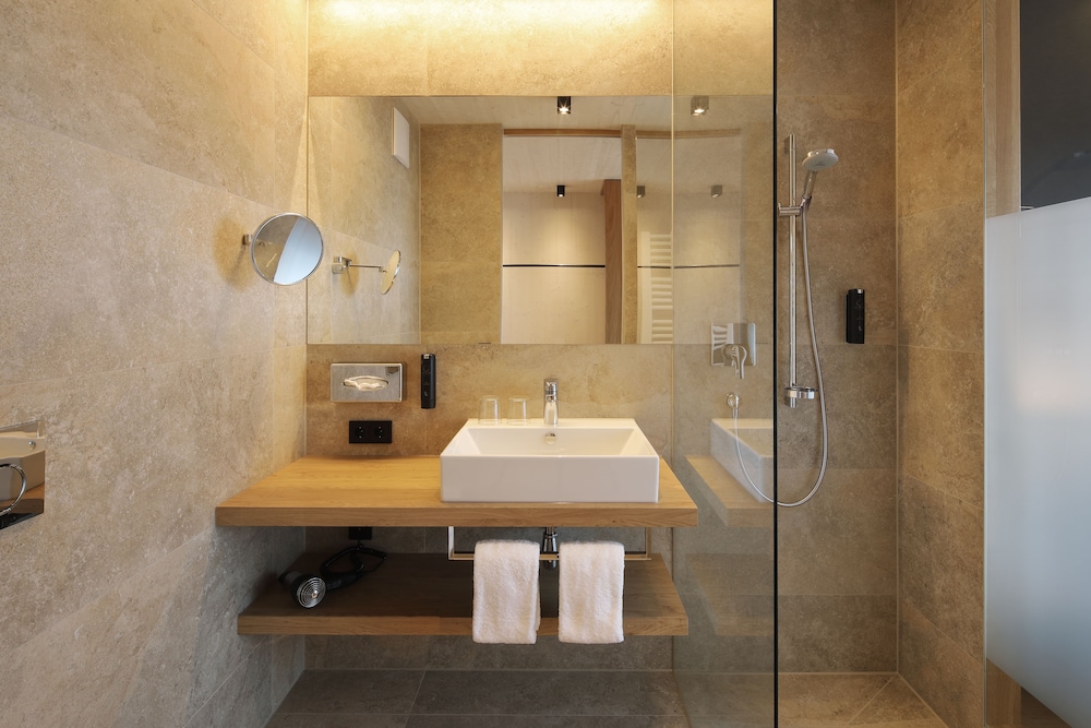 2ND Home Hotel 41/43