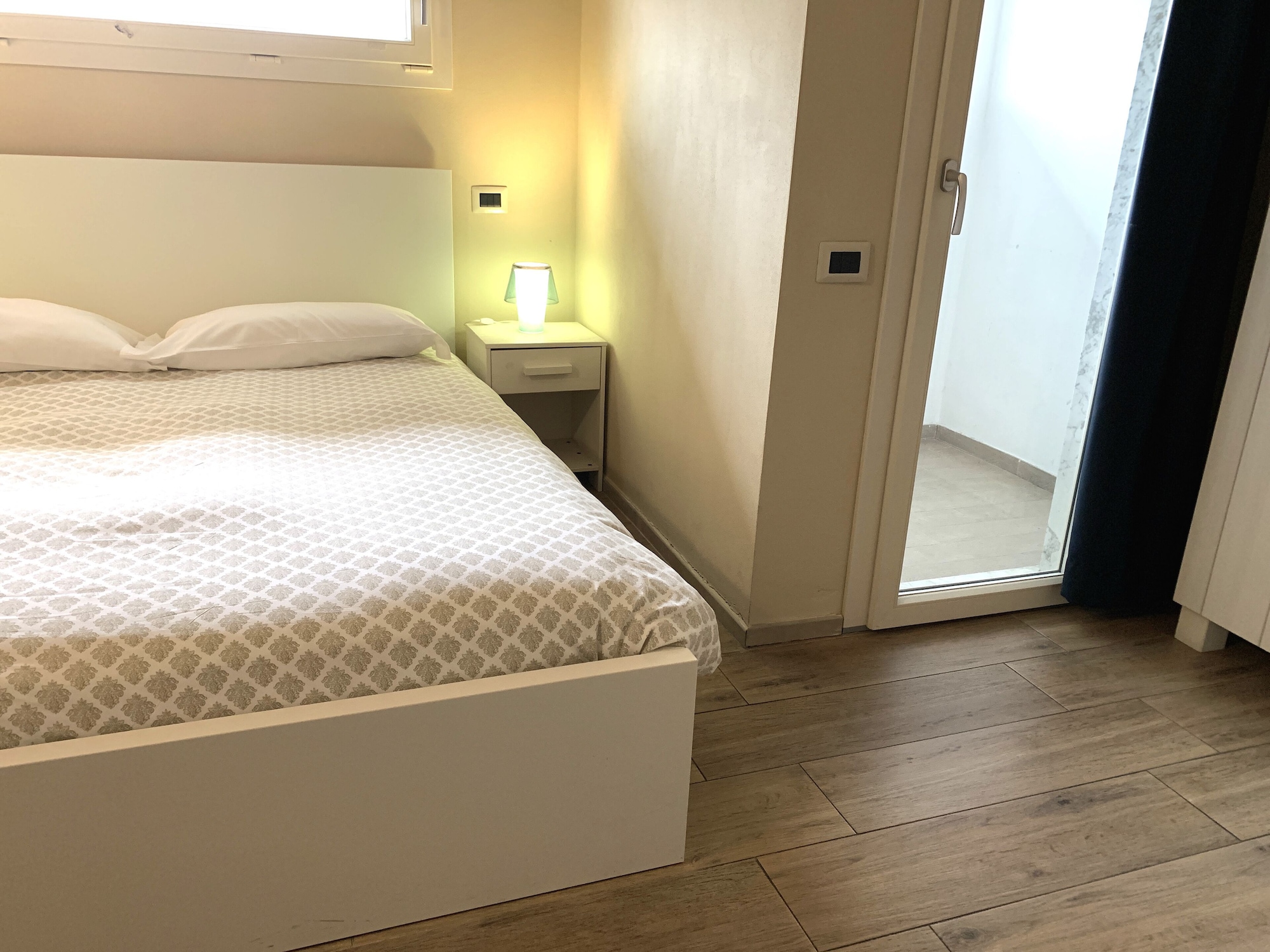 DELUXE, TRIPLE