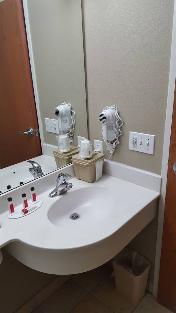 Microtel Inn And Suites Bozeman 19/34