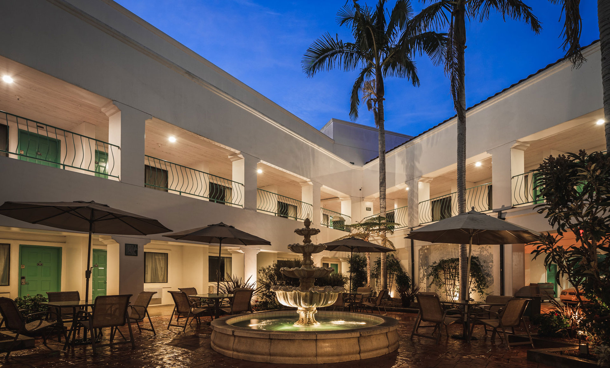 Casablanca Inn 69/71