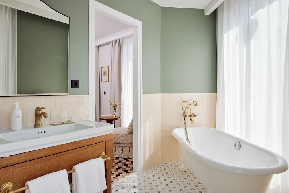 Hotel Noucha 55/58