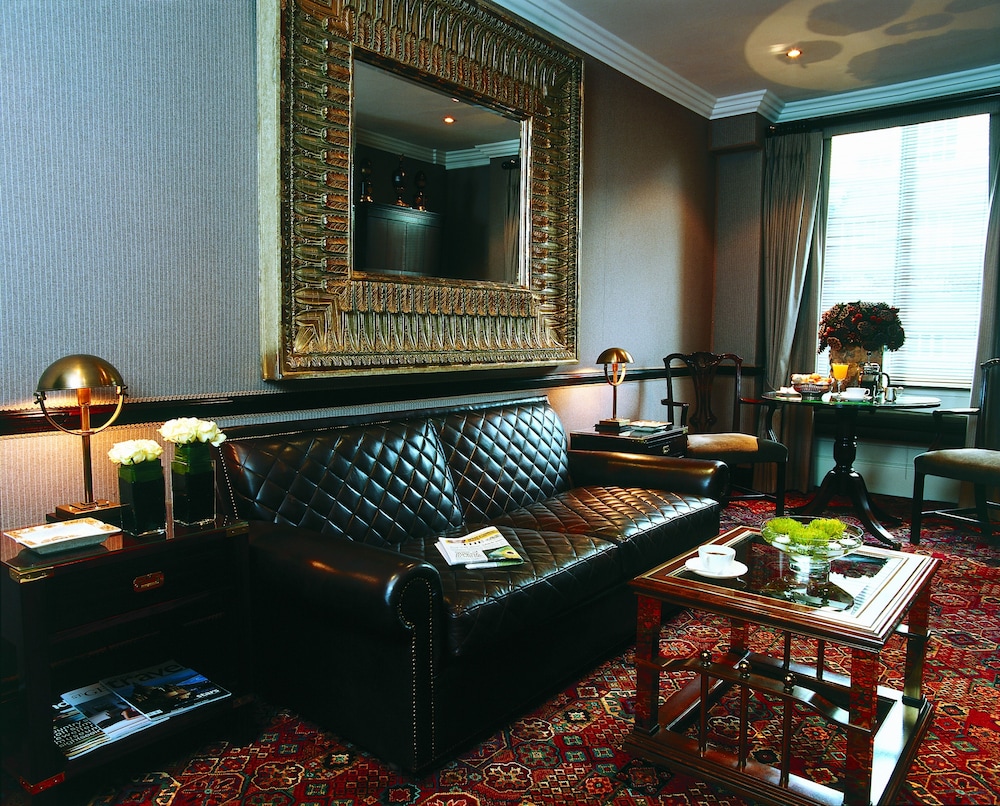 The Chesterfield Mayfair 43/84
