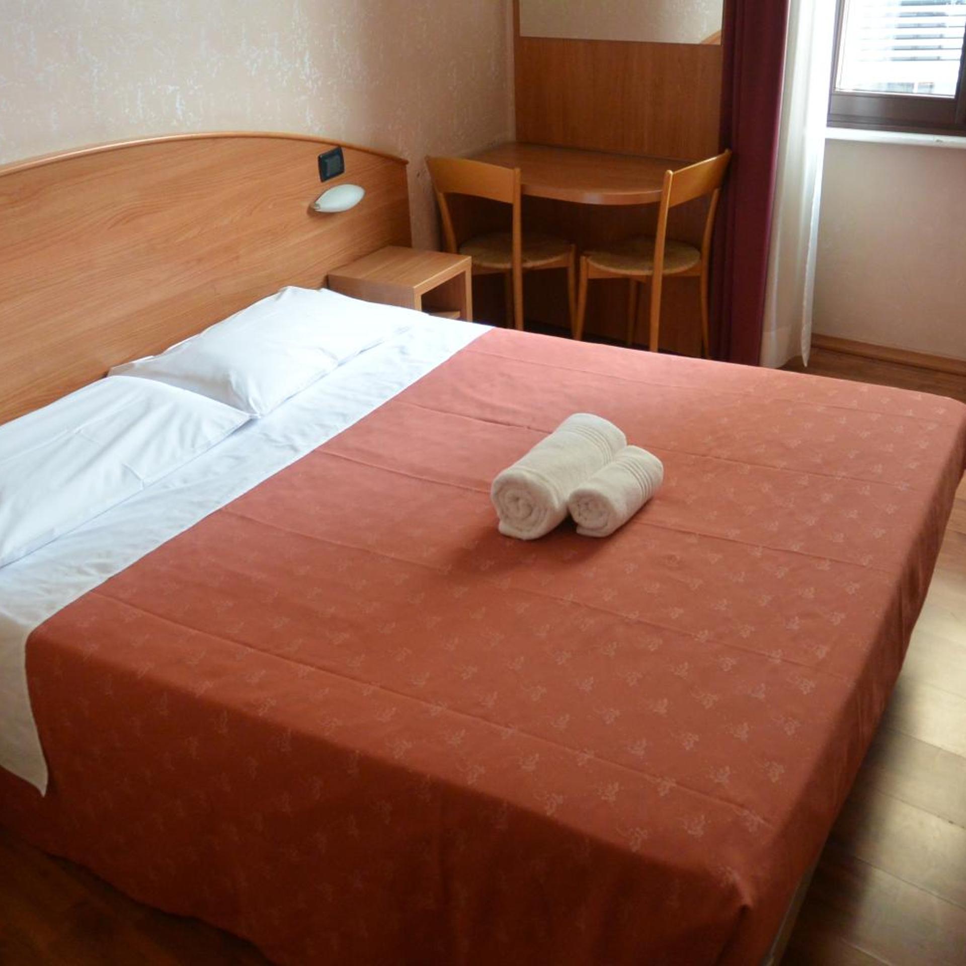 غرفة بسرير مزدوج أو سريرين منفصلين، Hotel Nuovo Milan 2/10