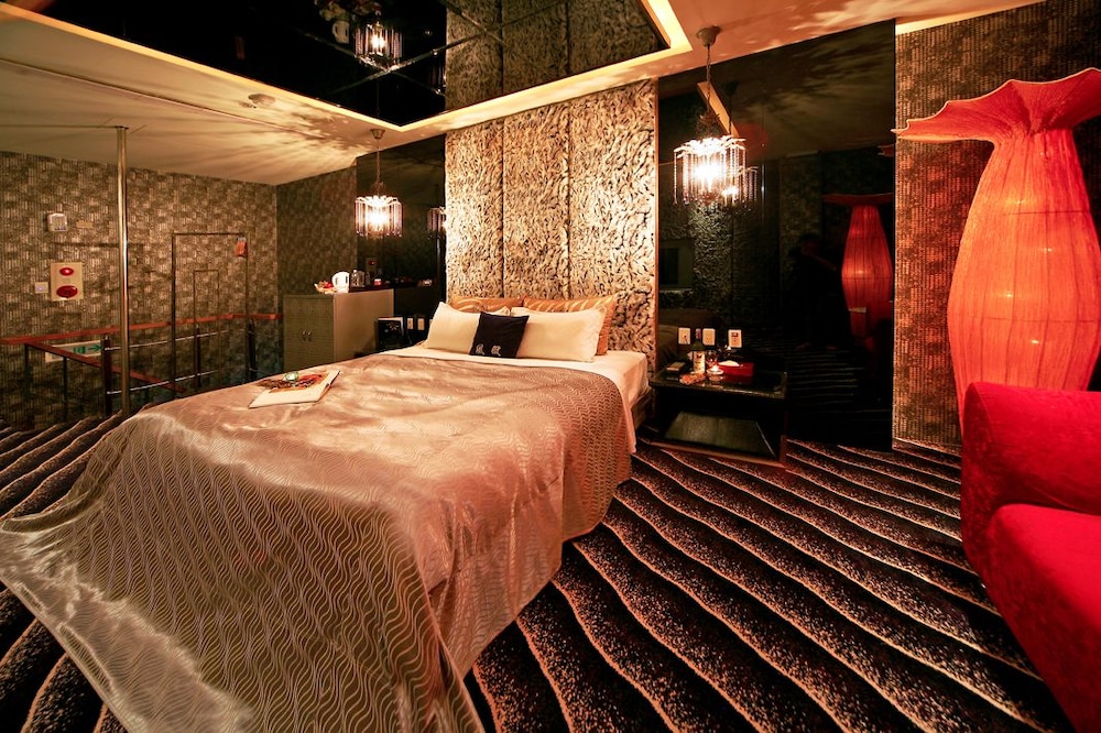 Fongchin Motel 12/44