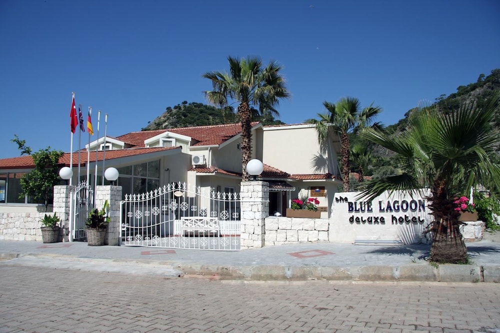 The Blue Lagoon Deluxe Hotel 24/28