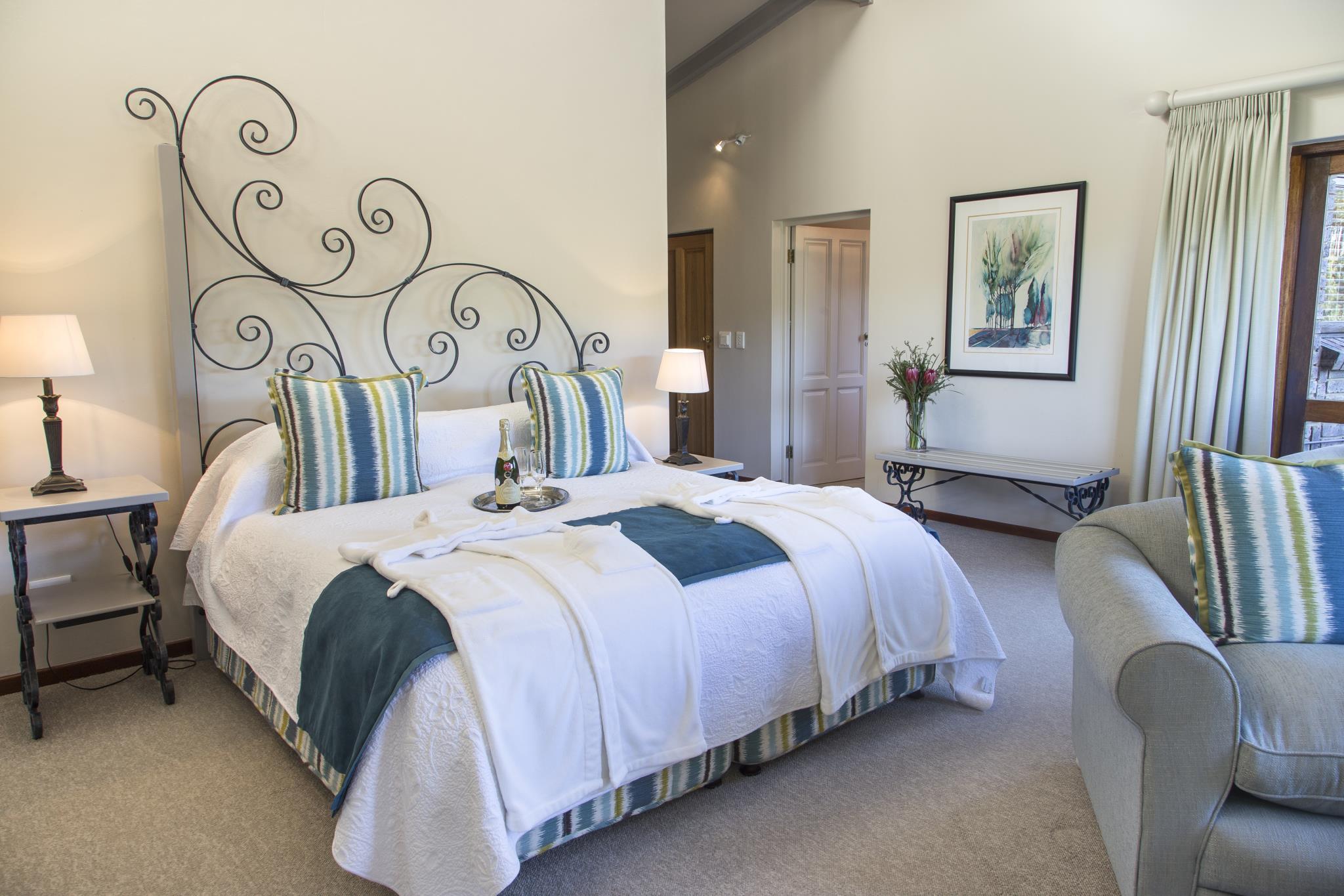 Superior, King Bed, River View
