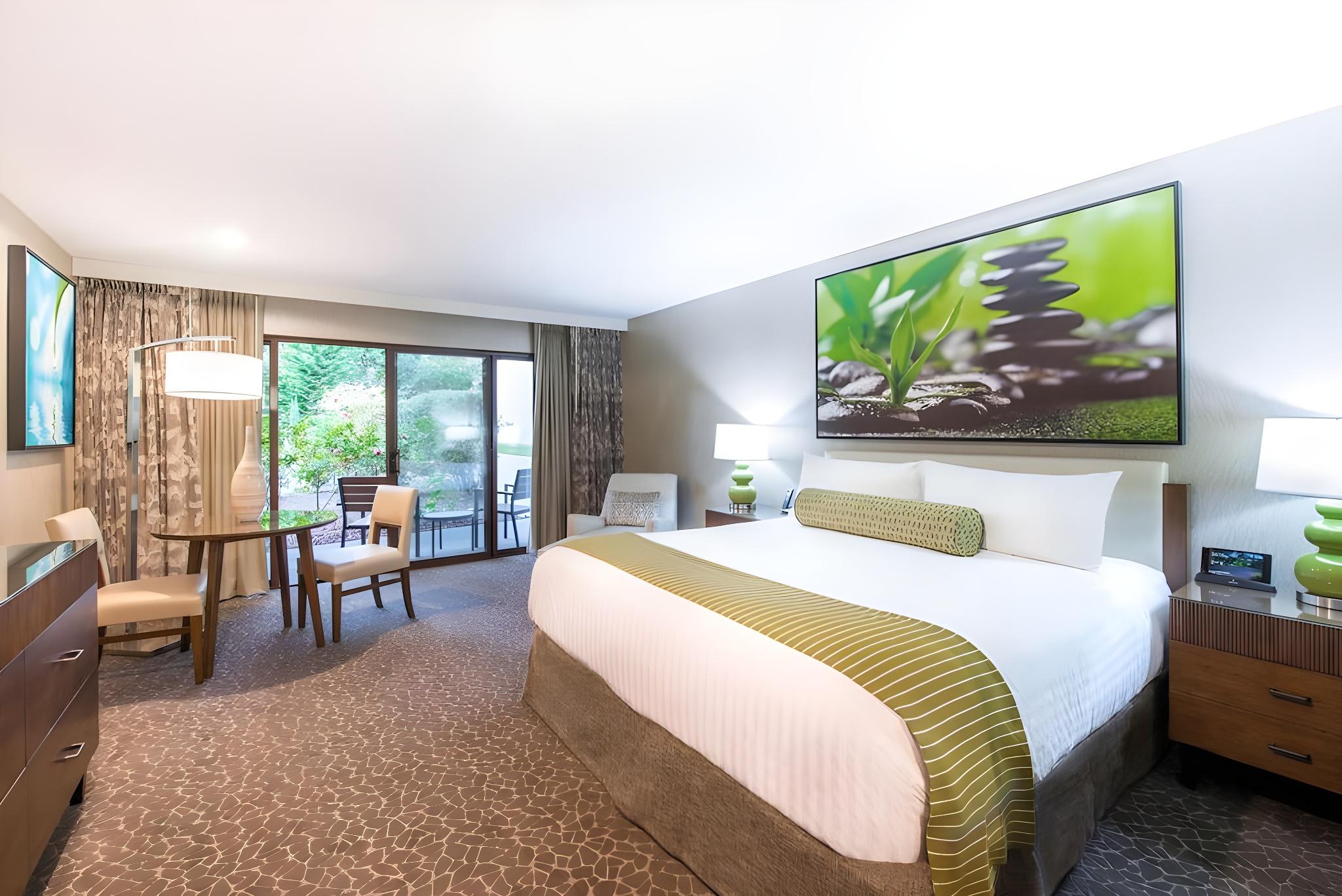 Superior, King Bed, Tower View
