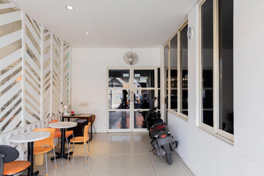 RedDoorz @ Siwalankerto Surabaya 30/49