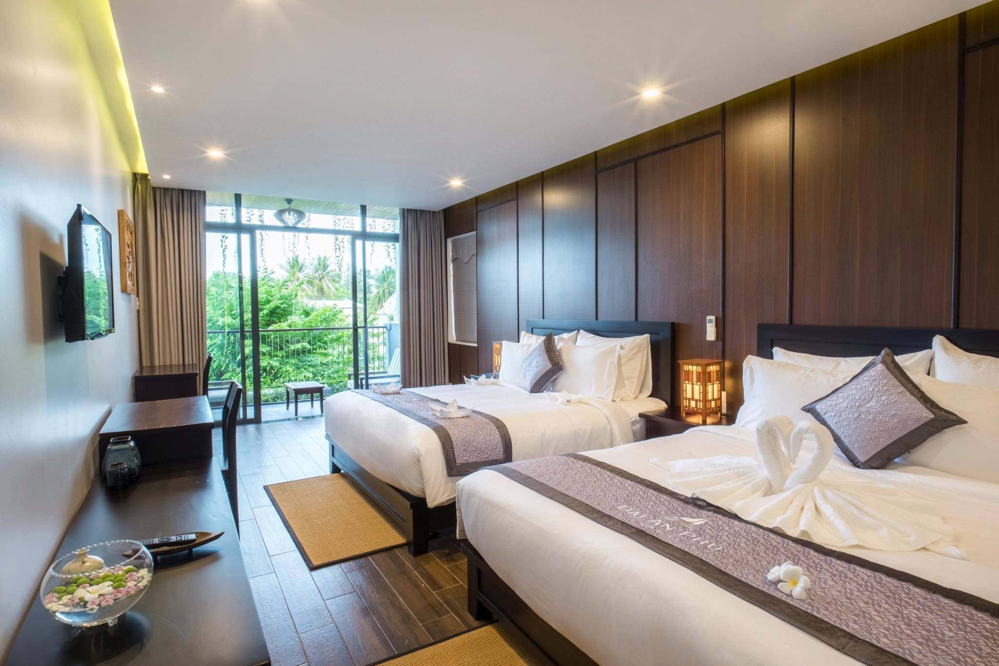Family, 2 King Beds, Balcony