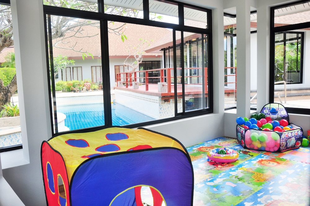Lanta Sand Resort And Spa 62/71
