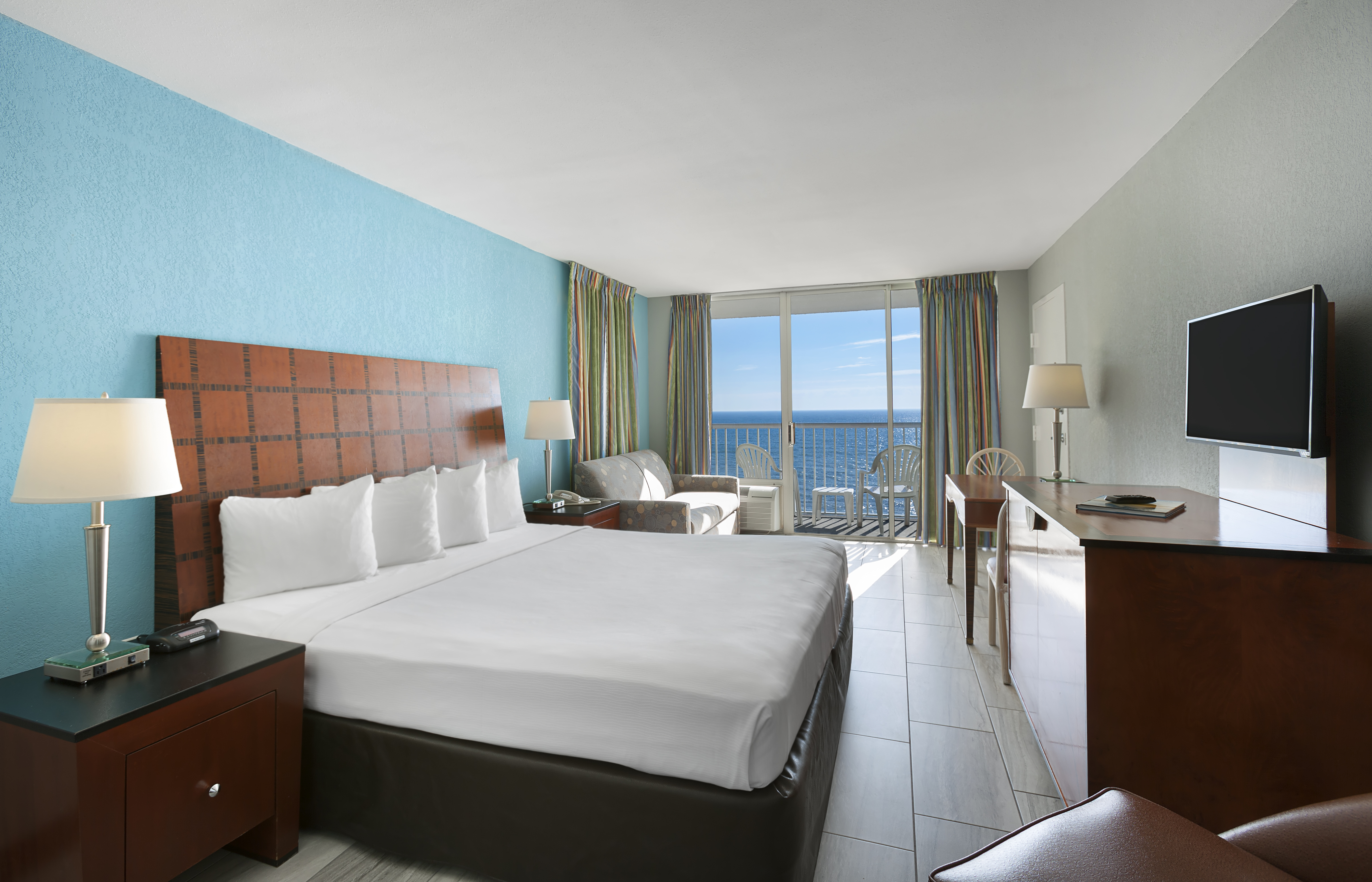 Efficiency, Classic, King Bed, Ocean Front