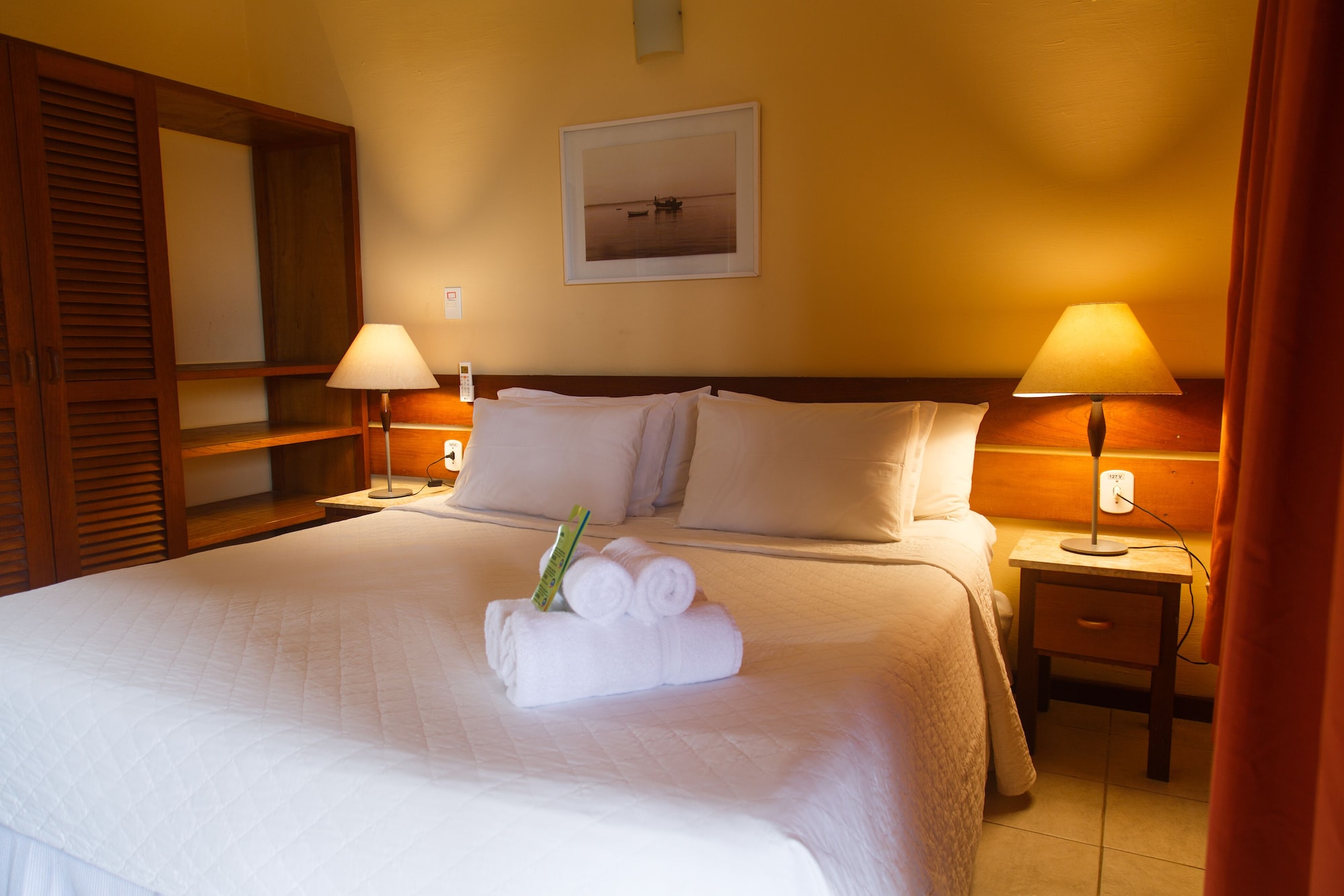 SUPERIOR, TWIN BEDS, POOL VIEW