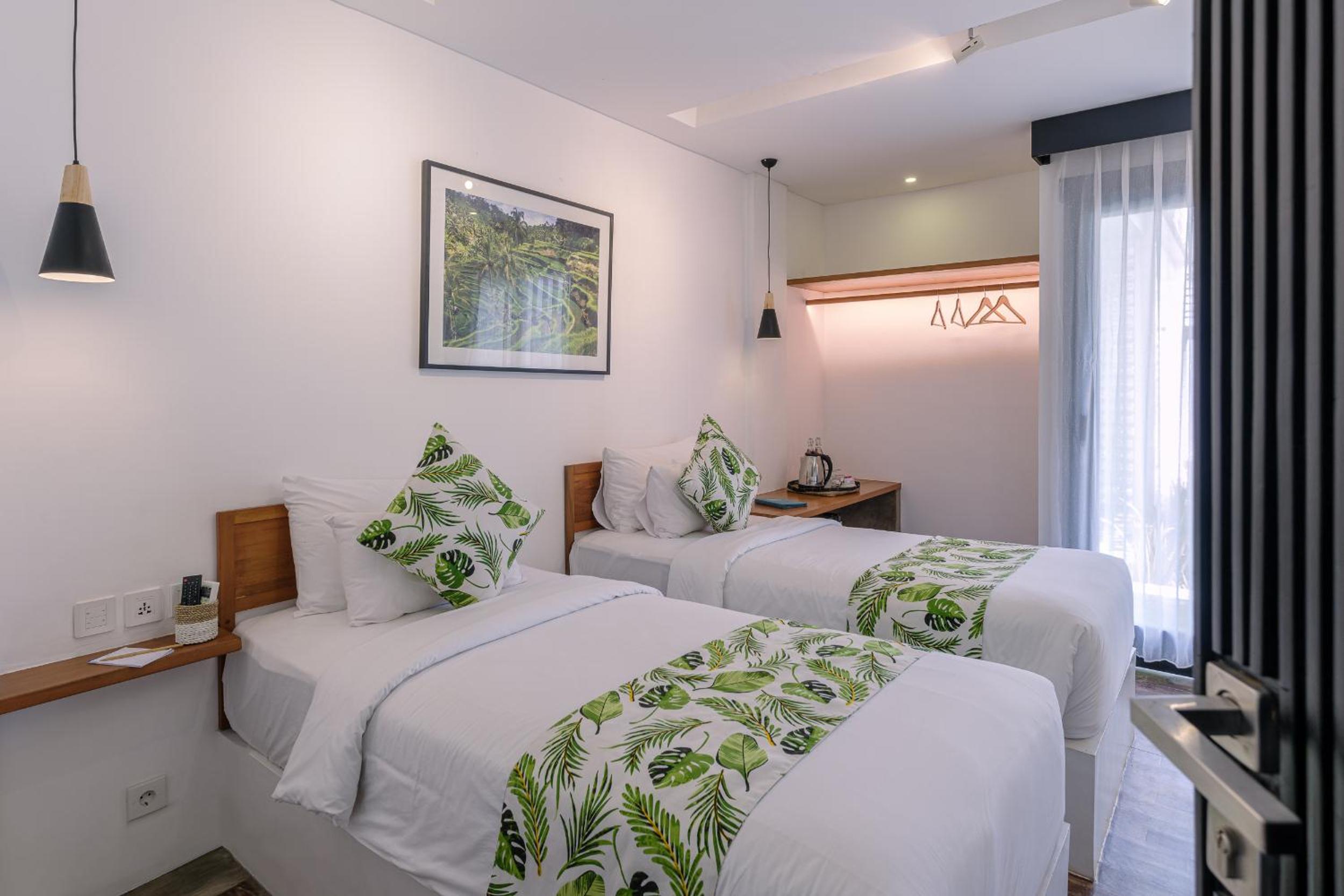 غرفة بسريرين منفصلين بإطلالة على المسبح، Chandi Hotel Ubud 3/7