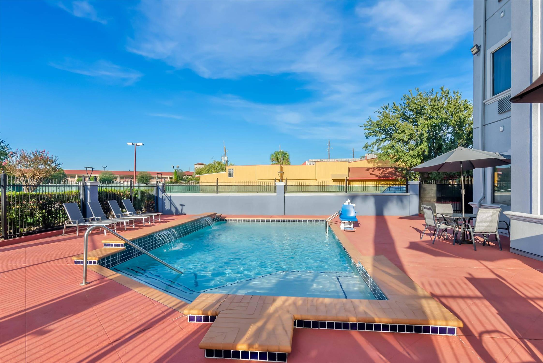 Quality Suites Houston NW Cy-Fair 32/54