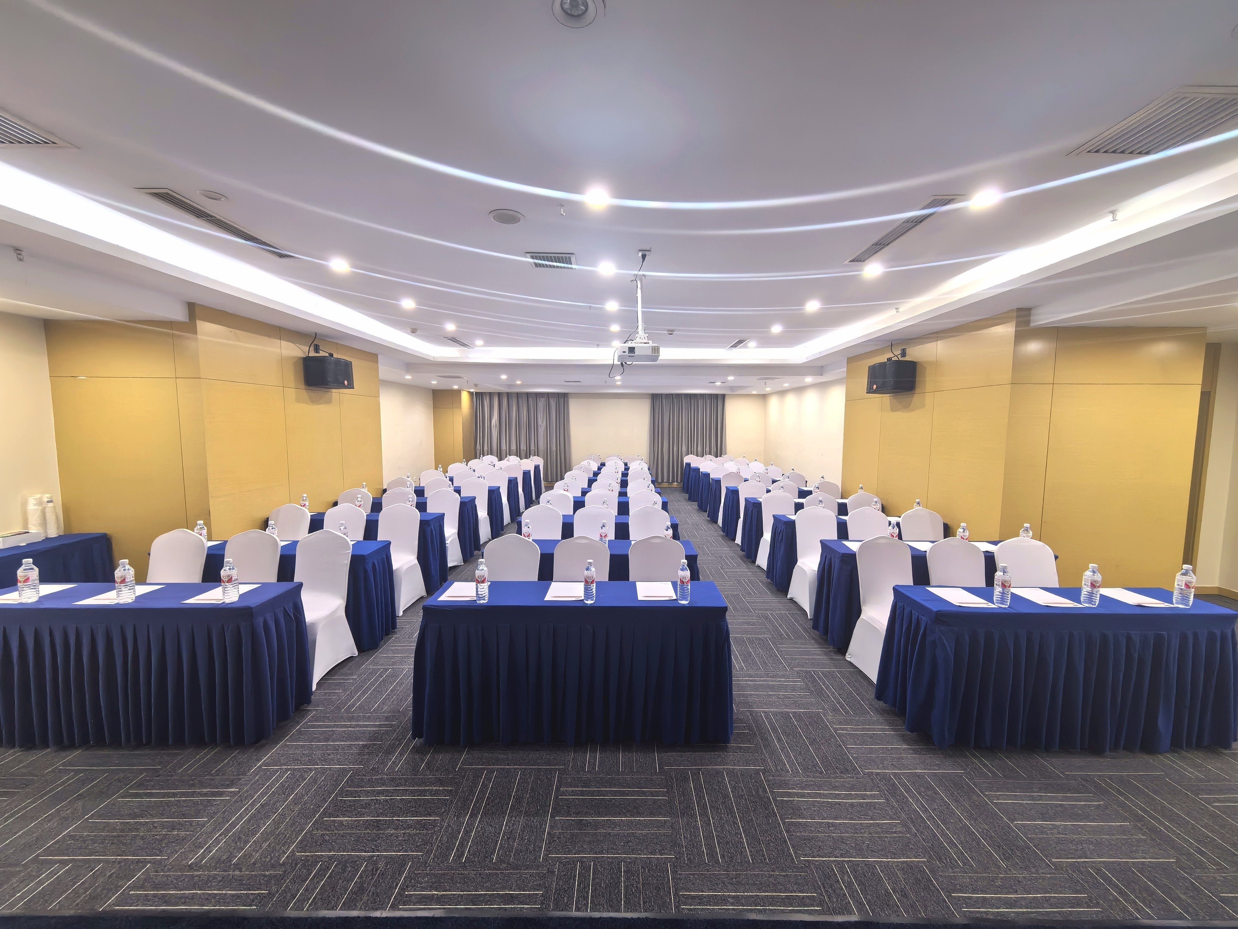 HOLIDAY INN EXPRESS TANGSHAN DOWNTOWN 35/35