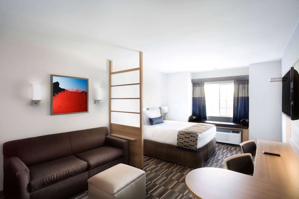 Microtel Inn and Suites By Wyndham Naples Vernal 29/50